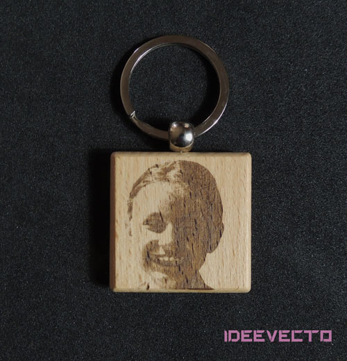 Porte-clés en bois carré photo enfant