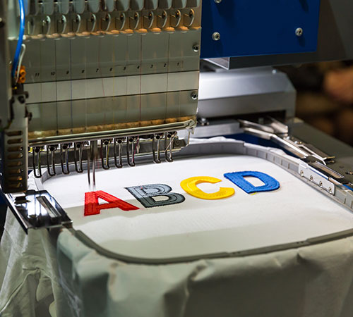 Machine de broderie industrielle idéal pour personnaliser du textile avec beaucoup de qualité