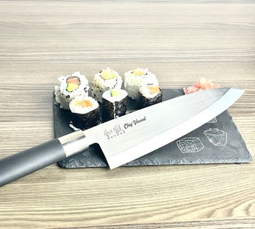 Gravure sur mesure sur couteau japonais réalisée avec une machine laser fibre