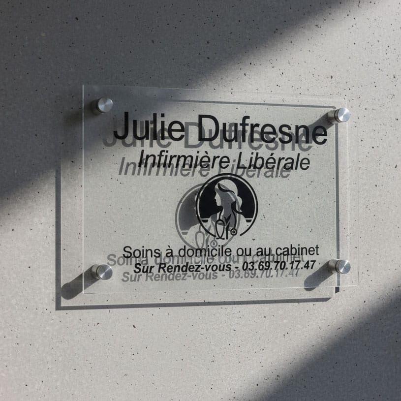 Plaque-Professionnelle-Plexiglass-Mur-Moderne