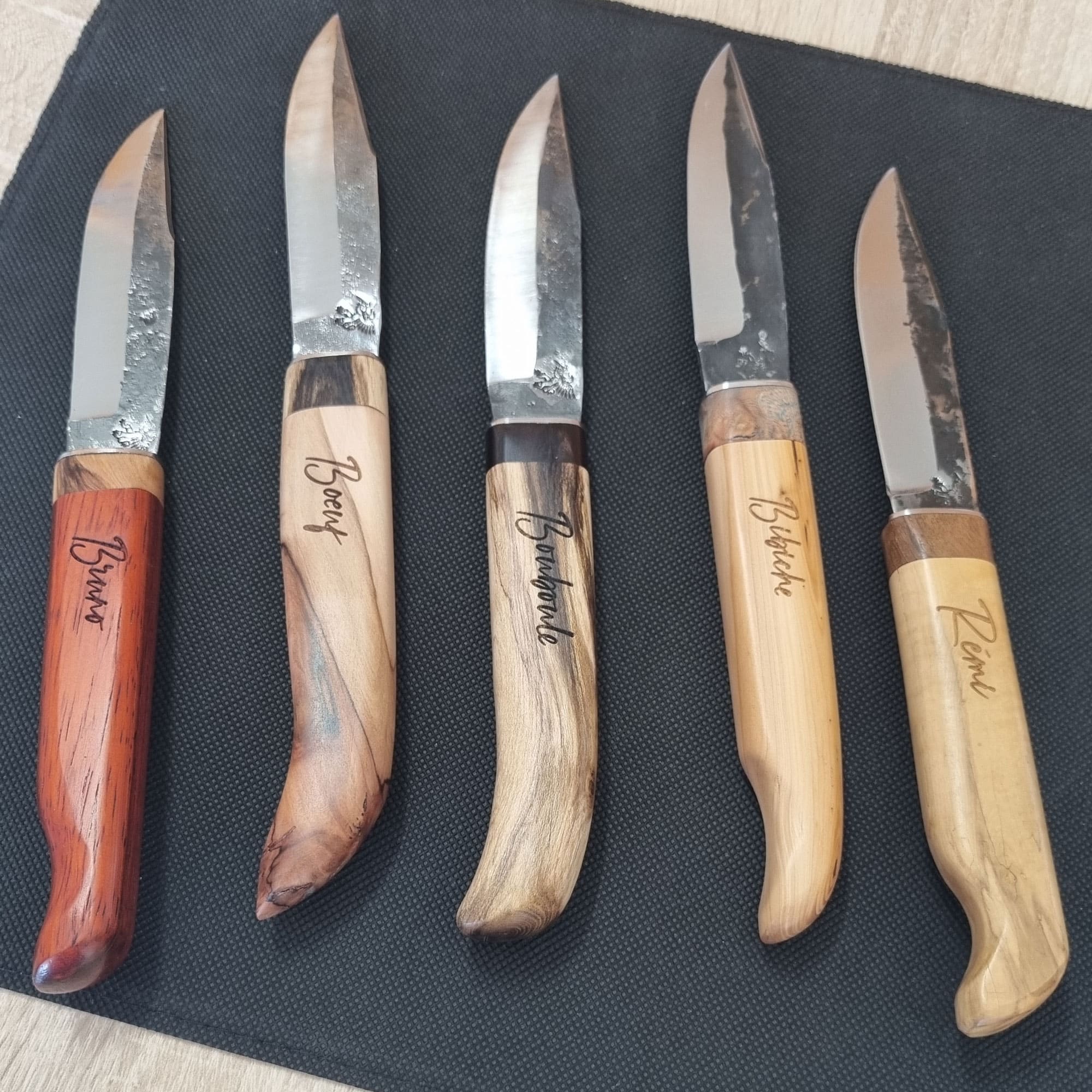 Manche en bois couteau gravé